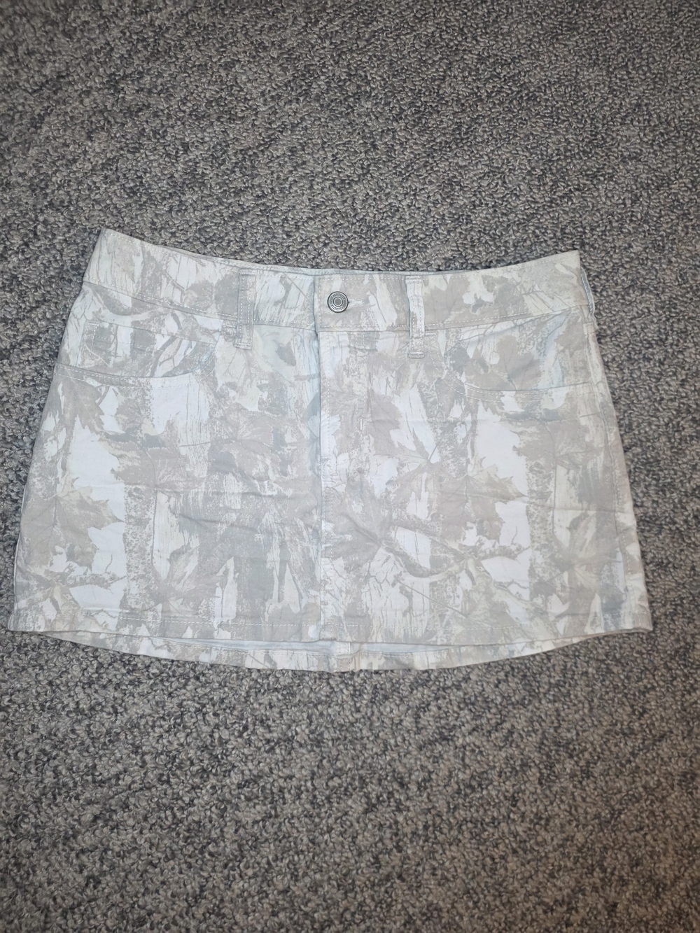 Hollister White Winter Camo Mini Skirt Size 4